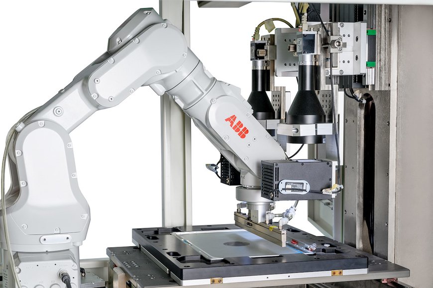 ABB lanserar banbrytande programvara för robotinjustering som ökar hastigheten och exaktheten vid elektroniktillverkning
